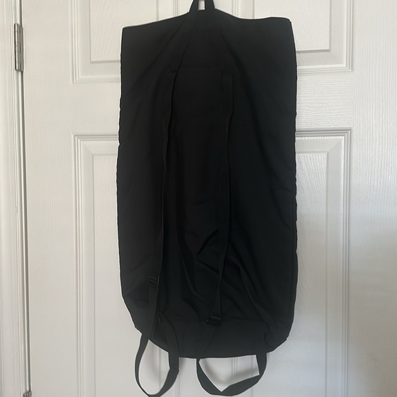 On: Backpack /New without tags - Picture 3 of 4